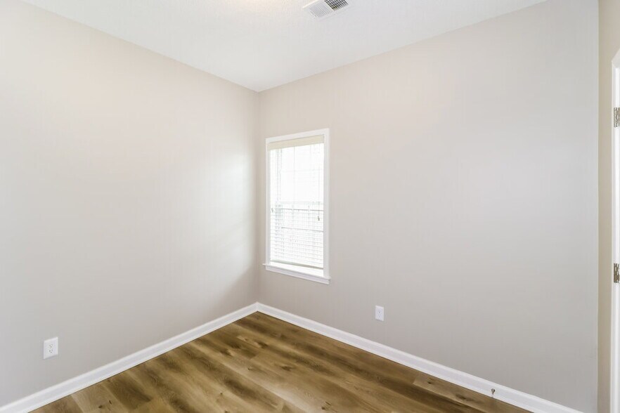 Building Photo - 2692 Bending Elm Dr