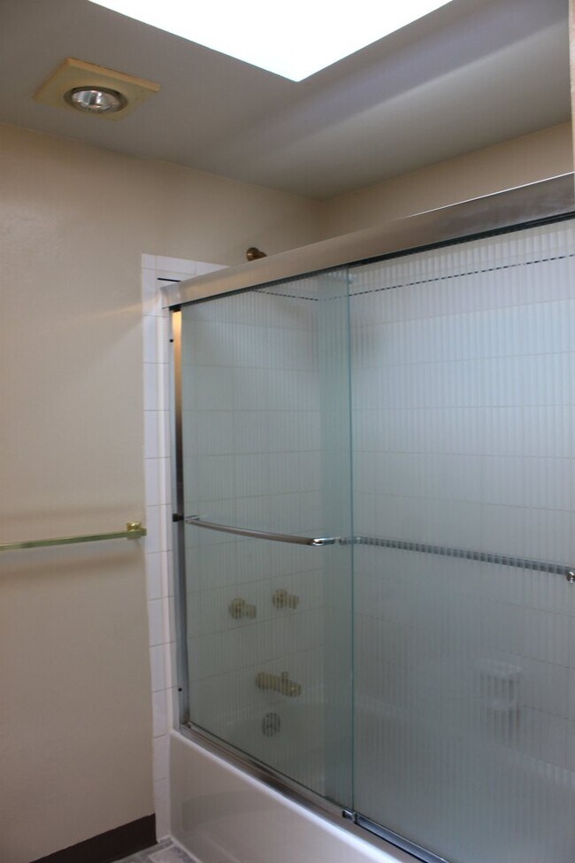 Building Photo - 2130 Crystal River Dr