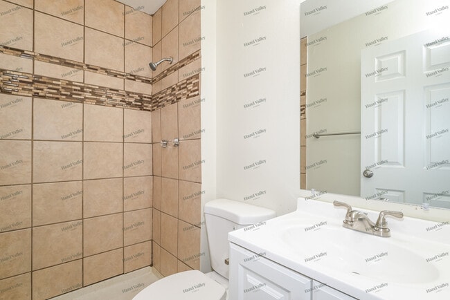 Building Photo - 2685 Cheshire Dr