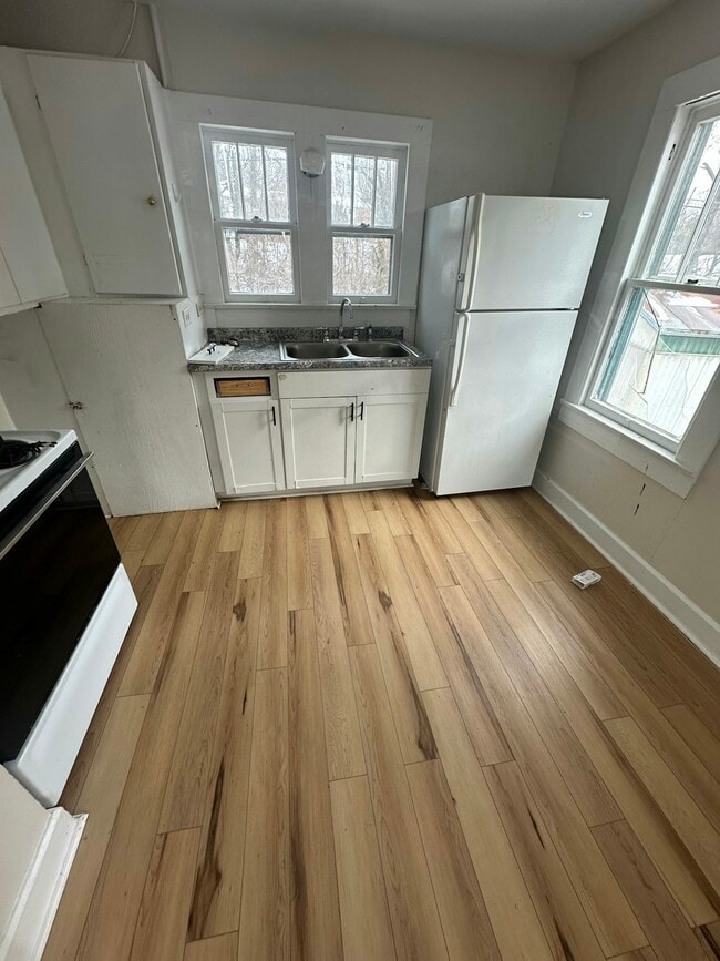 Building Photo - 841 Sevierville Rd