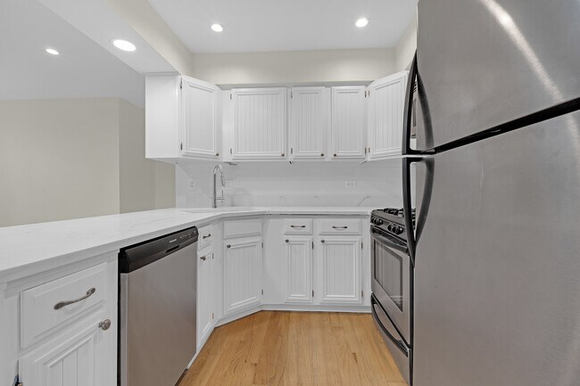 Building Photo - 608 W Inverrary Ln