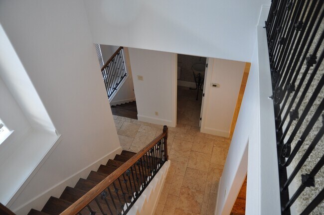 Building Photo - 5922 Burgoyne Dr.