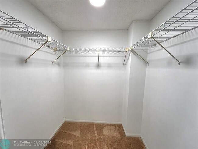 Building Photo - 3090 N Course Dr