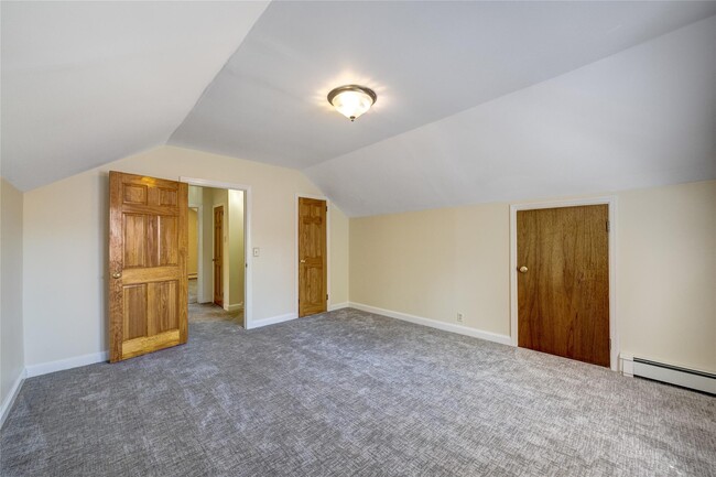 Building Photo - 3 Woodmere Ln