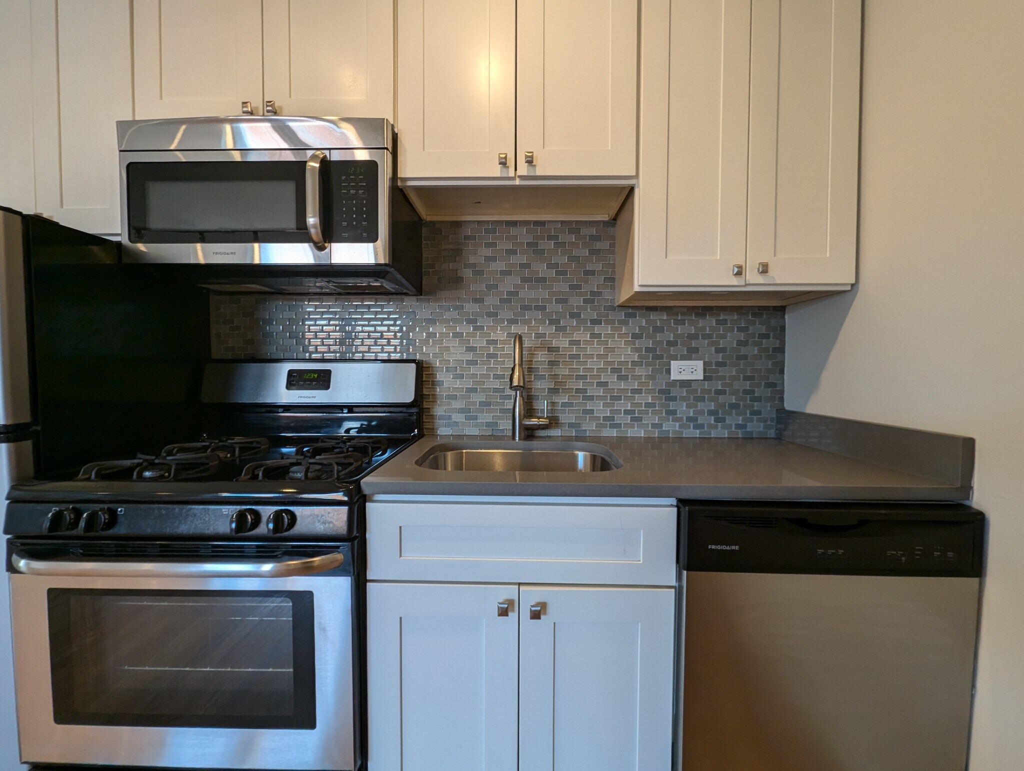 Building Photo - 2832 W Palmer St