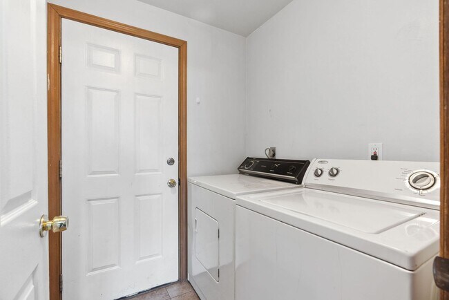 Building Photo - COMING SOON - Spacious 2-Bed, 3.5-Bath Townhouse with Stunning Lake Views