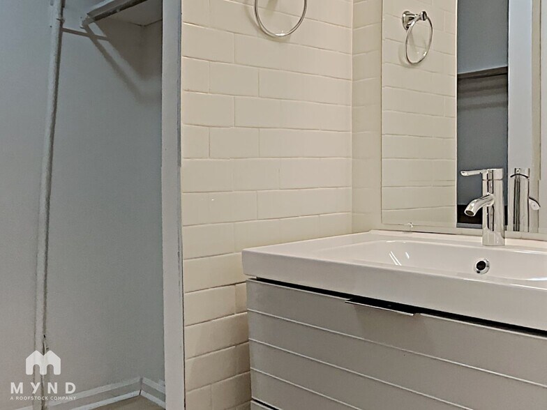 Building Photo - 7992 Shady Oak Trail