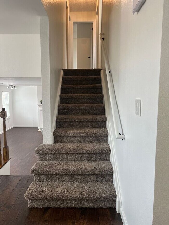 Building Photo - Beautifully Updated Modern Farmhouse 3 bed...