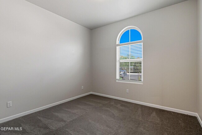 Building Photo - 533 Twilight Dr