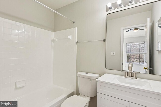 Building Photo - 1440 Nutwood Ct