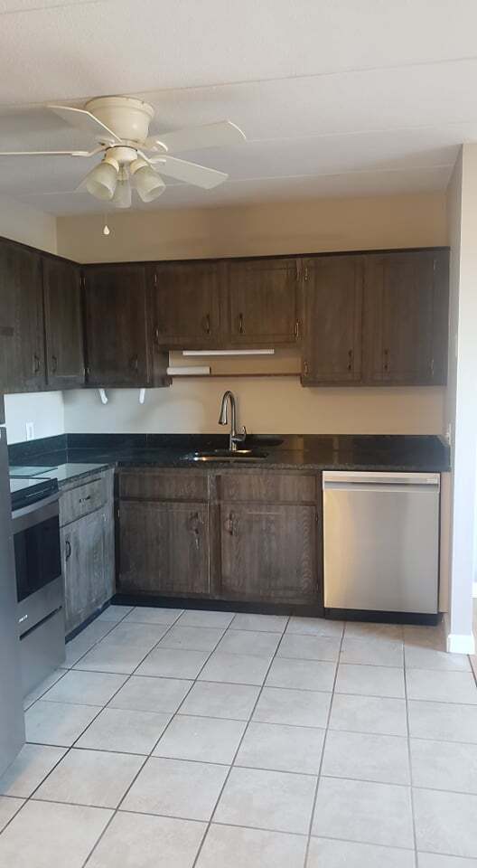 Building Photo - 10 Main St