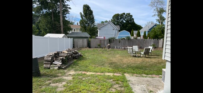 Building Photo - 123 S Pleasant St