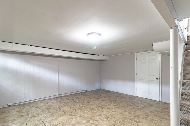 Building Photo - 519 1/2 Ridge Rd