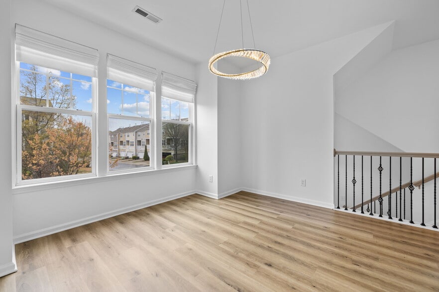 Building Photo - 10122 Glen Autumn Rd