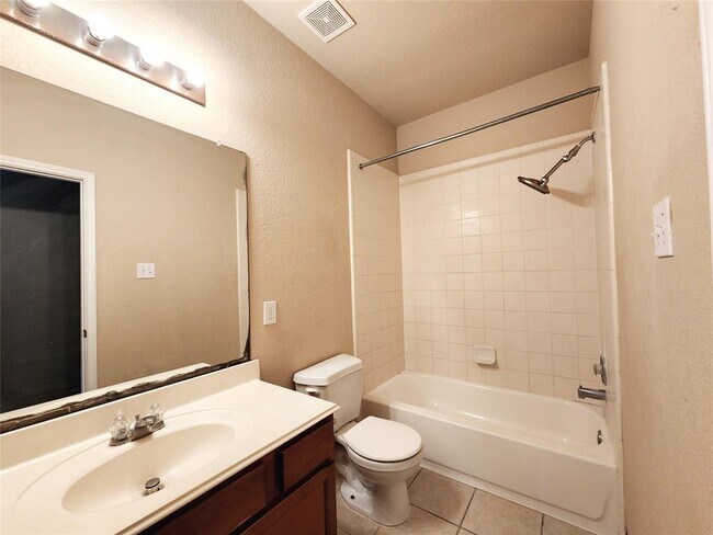 Building Photo - 5827 Eatons Creek Tr