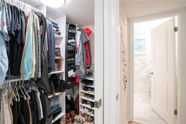 Building Photo - 100 Biscayne Dr NW