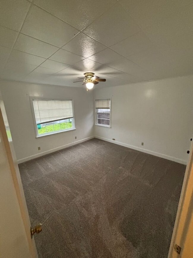 Building Photo - 2 Bedroom 1 Bath Home Newberg OR 97132