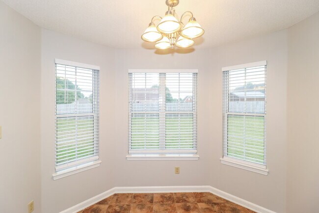 Building Photo - 6284 Manchester St