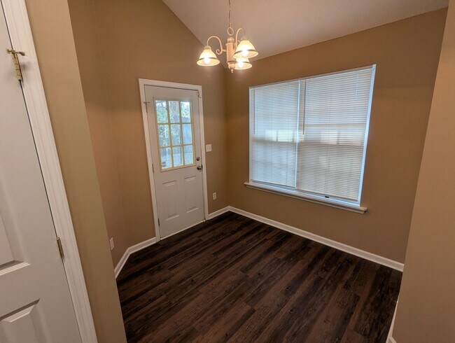 Building Photo - Nice 2 bedroom 2 Bath Villa Available NOW