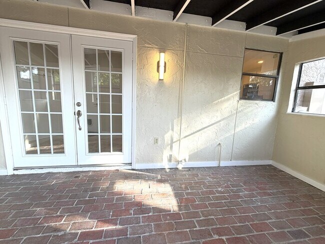 Building Photo - 3-2.5-2 Town home on the Historic Bricks of Camp Bowie