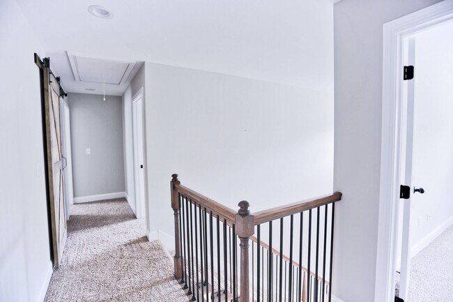 Building Photo - 208 Liam Ct