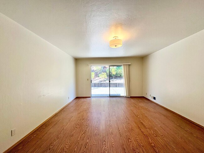 Building Photo - 1732 Las Gallinas Ave