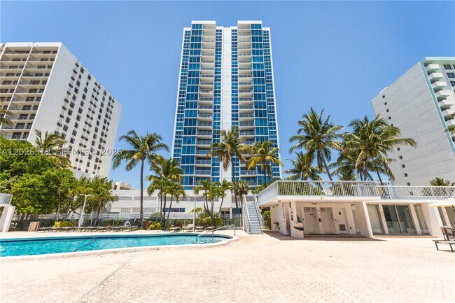 Building Photo - 2655 Collins Ave
