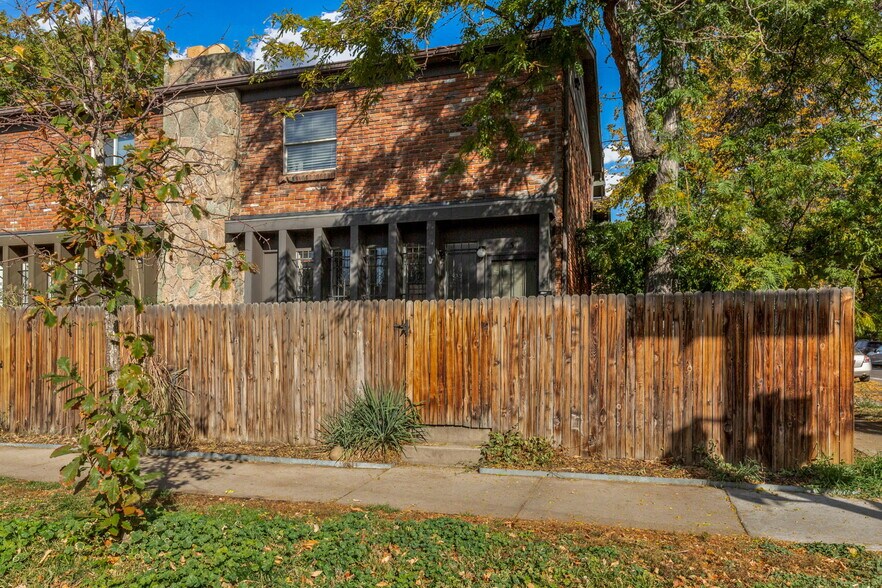 Primary Photo - 1137 E 12th Ave