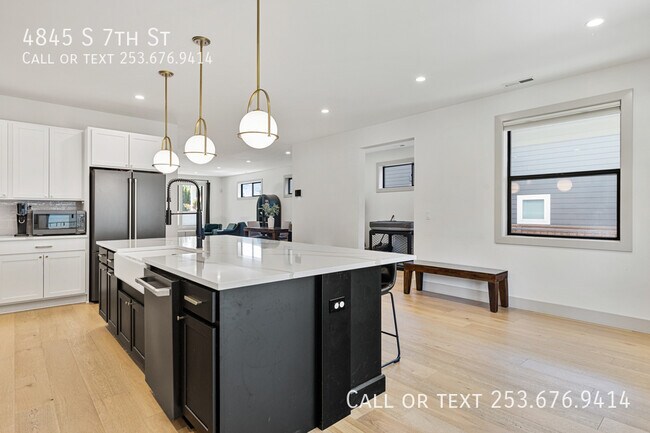 Building Photo - 4845 S 7th St