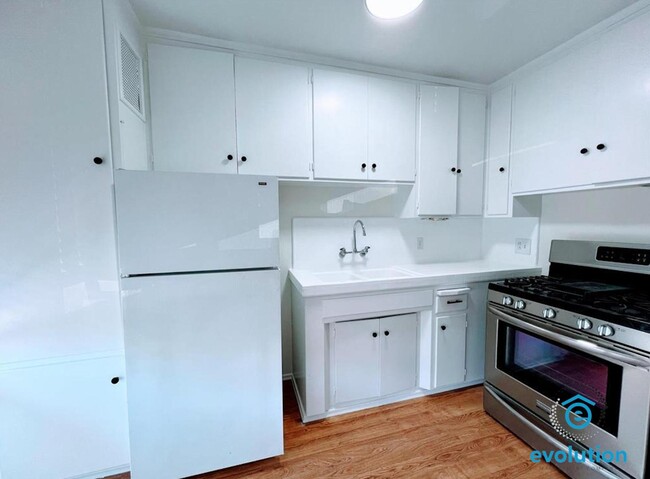 Building Photo - 1111 Adella Ave
