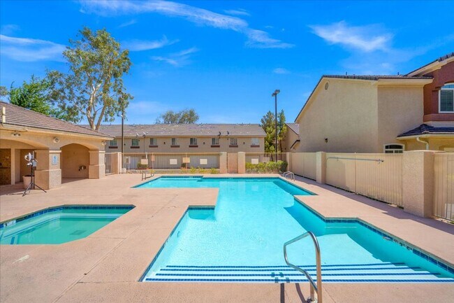 Building Photo - Contemporary 3 Bedroom Townhouse in Gated Community