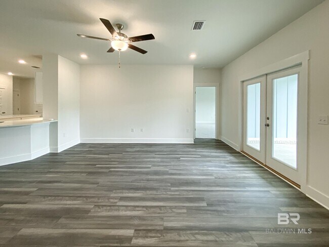 Building Photo - 510 Hardwood Ave