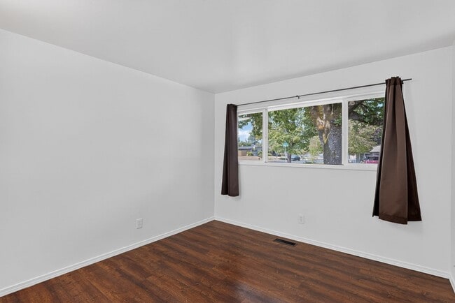 Building Photo - 13419 NE Sacramento St
