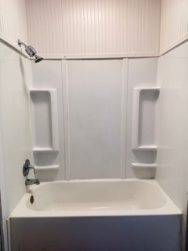 Building Photo - 2 Bedroom 2 Bathroom w/ Bonus room in Brownstown!