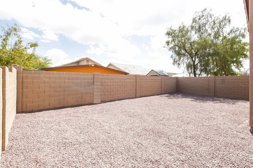 Building Photo - 5727 S 17th Ave