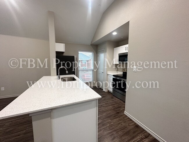 Building Photo - 1203 N Clay St