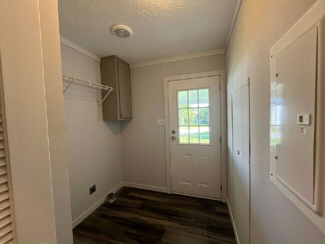 Building Photo - 427 Mongoose Ln