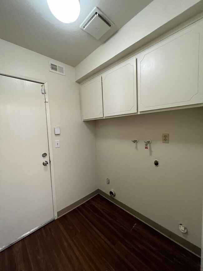 Building Photo - 7735 Las Lilas Ct