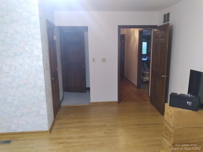 Building Photo - 5383 Textile Rd