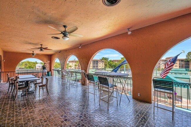 Building Photo - 660 Tennis Club Dr