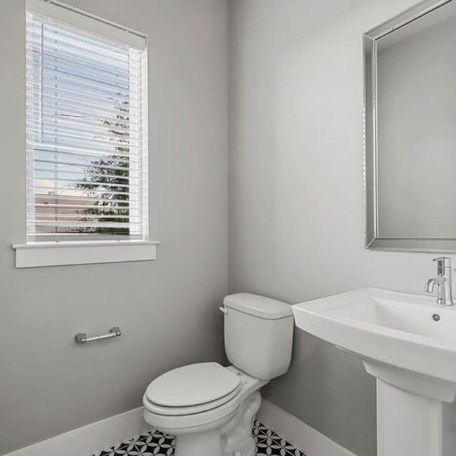 Building Photo - Stunning 3 Bedroom 3.5 Bathroom Townhome i...