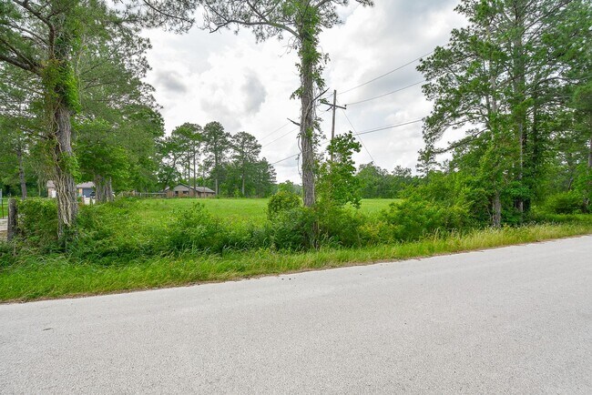 Building Photo - Double wide and magnificent Mobile Home in...