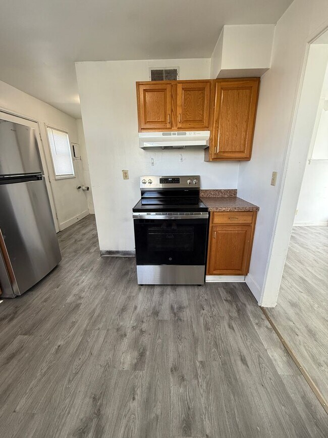 Building Photo - 9523-9525 Charlotte St