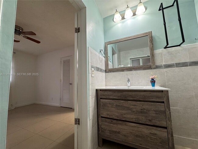 Building Photo - 4578 NW 16th Ave