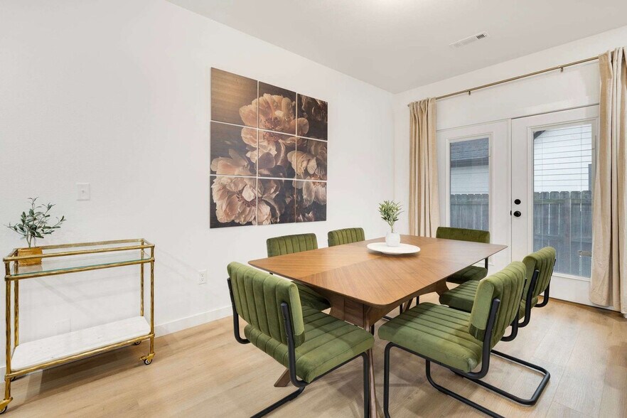 Building Photo - 738 N 5th St