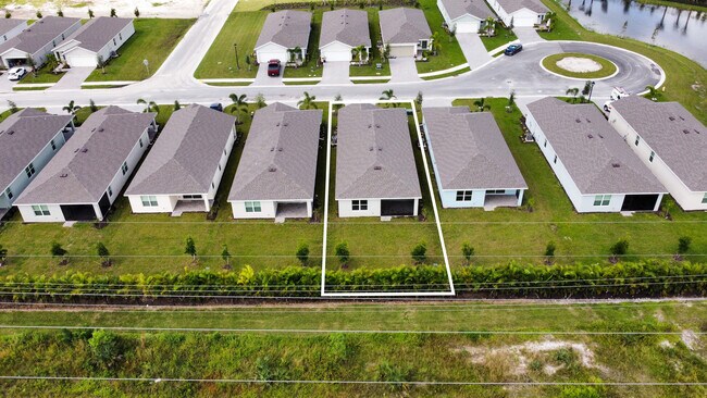 Building Photo - 2864 Coral Cir