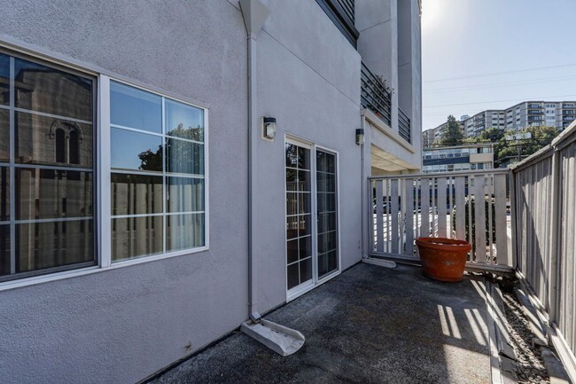 Building Photo - Large 2 Bed/2 Bath San Mateo condo near do...