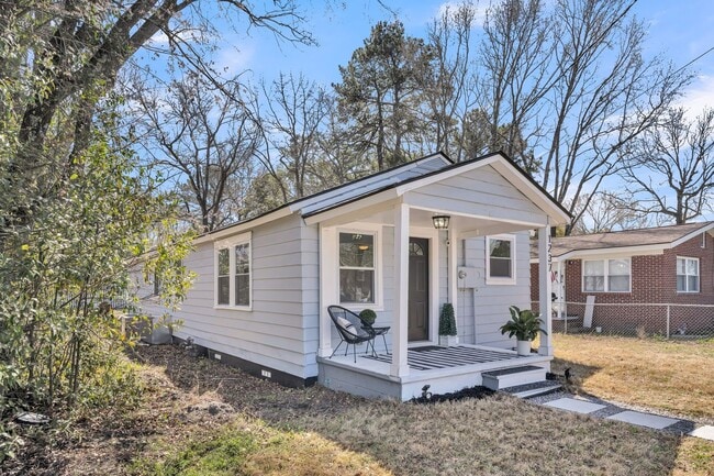 Building Photo - Charming Cottage with Modern Upgrades in Hanahan