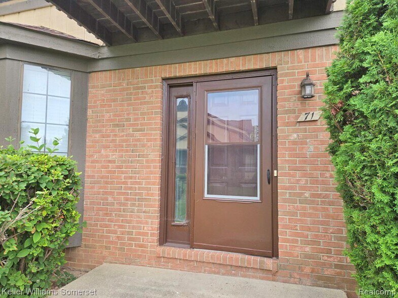 Building Photo - 71 Meadow Wood Dr