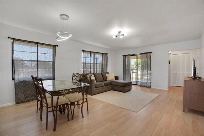 Building Photo - 2415 Bayshore Gardens Pkwy